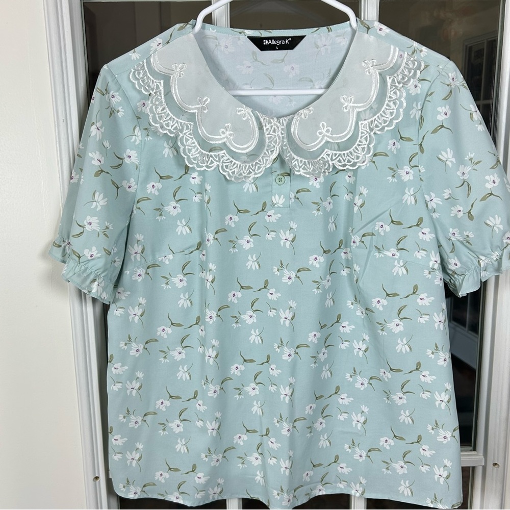 Women's Floral Top Lace Peter Pan Collar, Size Large (fits medium)‎